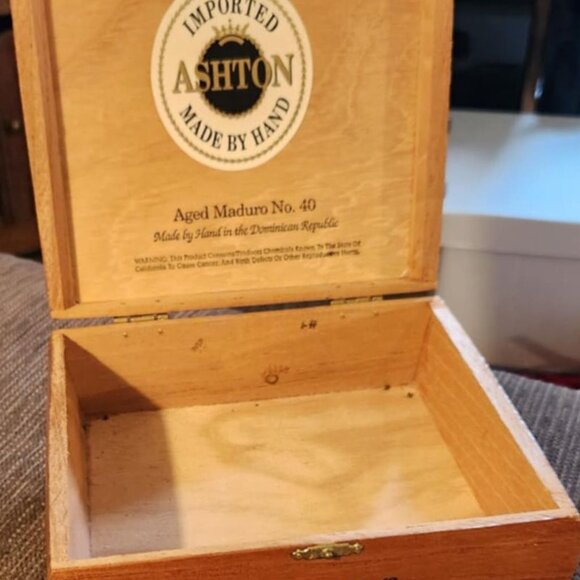 Ashton Imported Made By Hand Wood Cigar Box - Aged Maduro No. 40 - Made In Domin - Picture 6 of 9